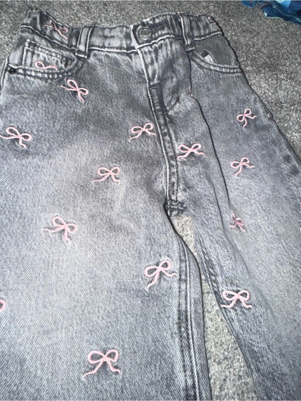 Zara - 2y - gray wash wide leg jeans with pink bows - Picture 5 of 6
